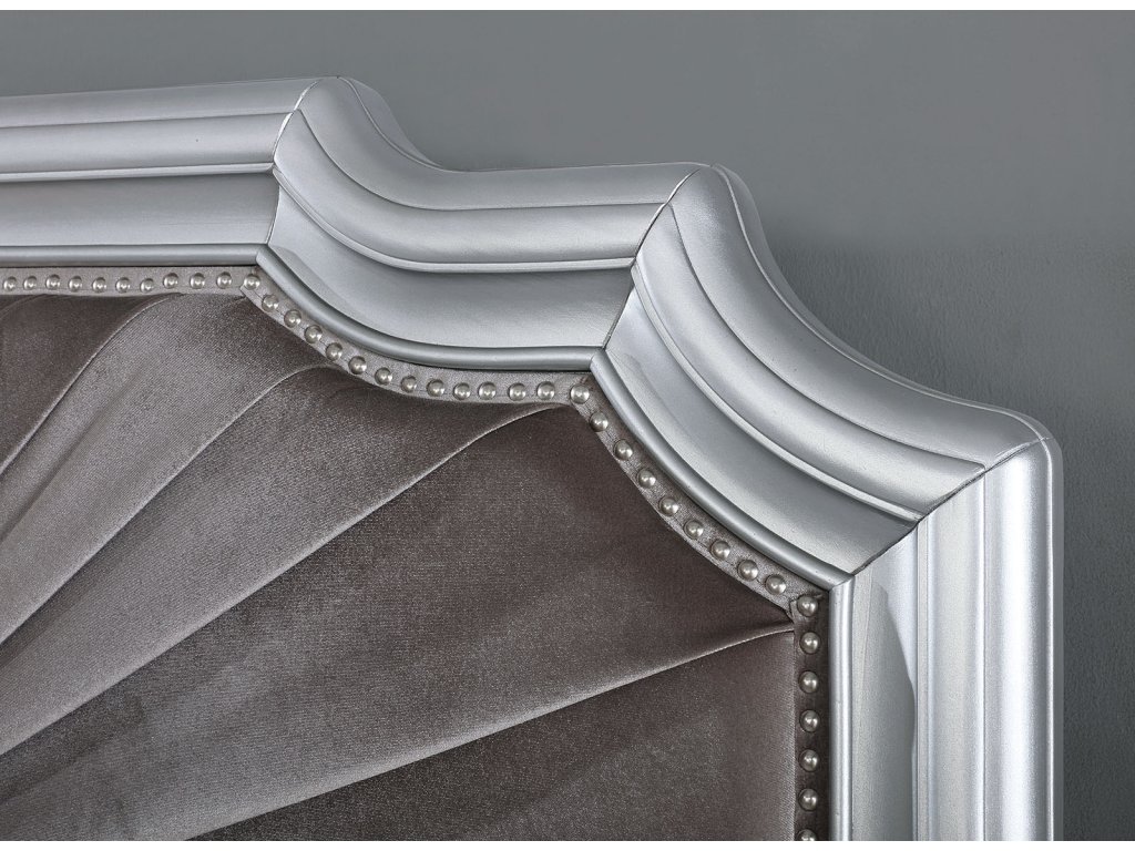 Queen Bed - image 3