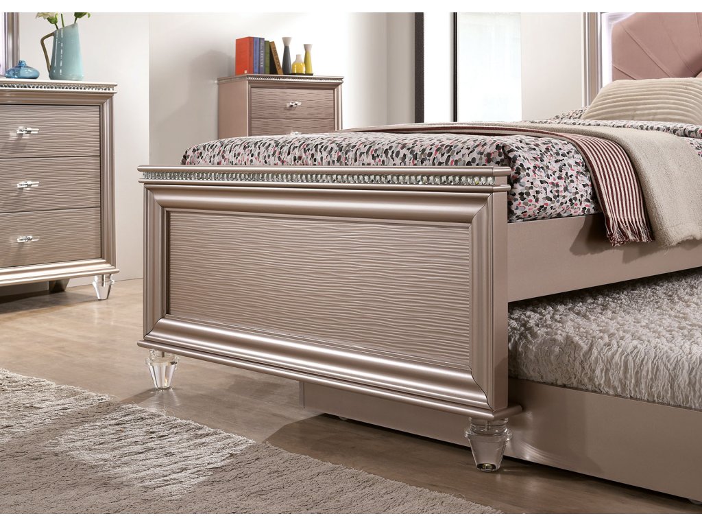 4 Pc. Twin Bedroom Set w/ Trundle - image 1