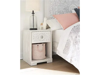 Paxberry Nightstand