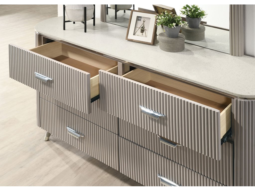 4 Pc. Queen Bedroom Set - image 3