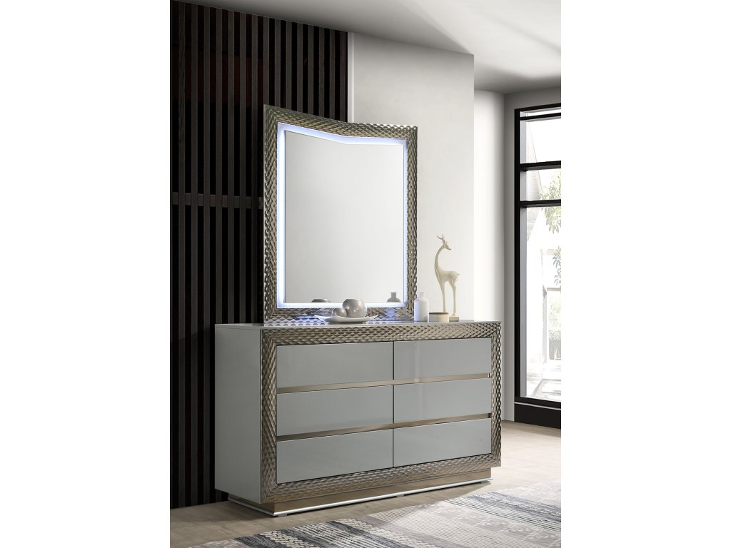 4 Pc. Queen Bedroom Set - image 3
