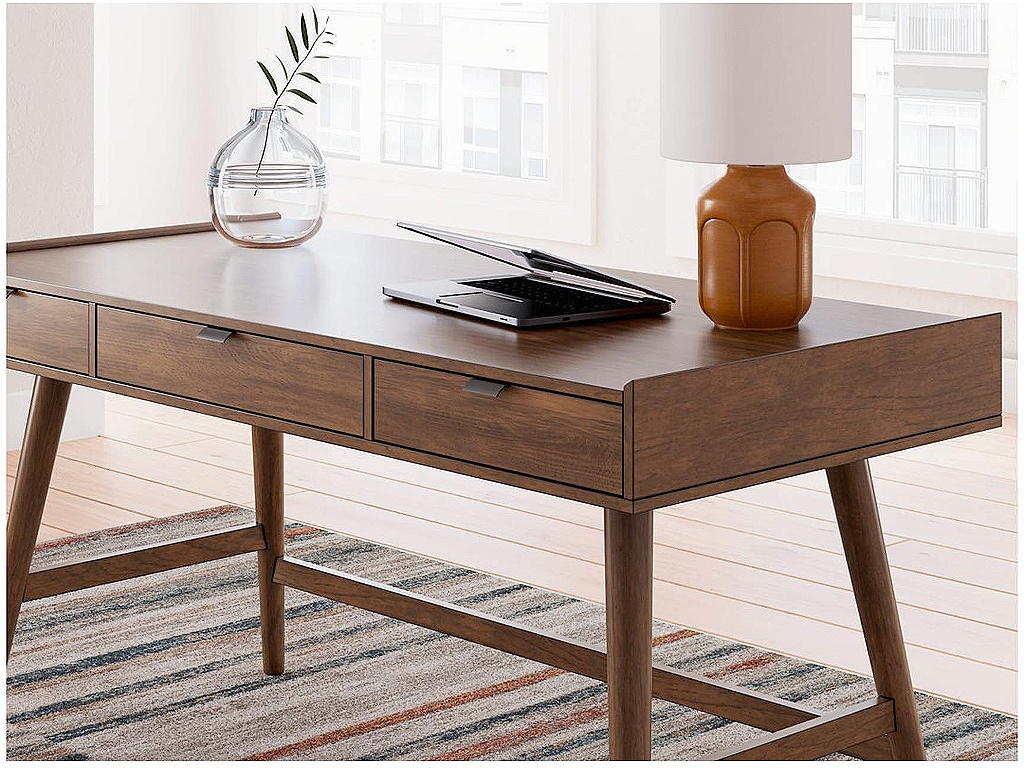 Lyncott 60" Home Office Desk - image 9