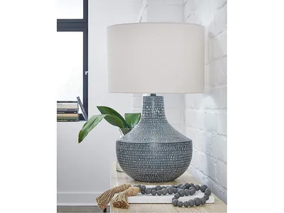 Schylarmont Table Lamp