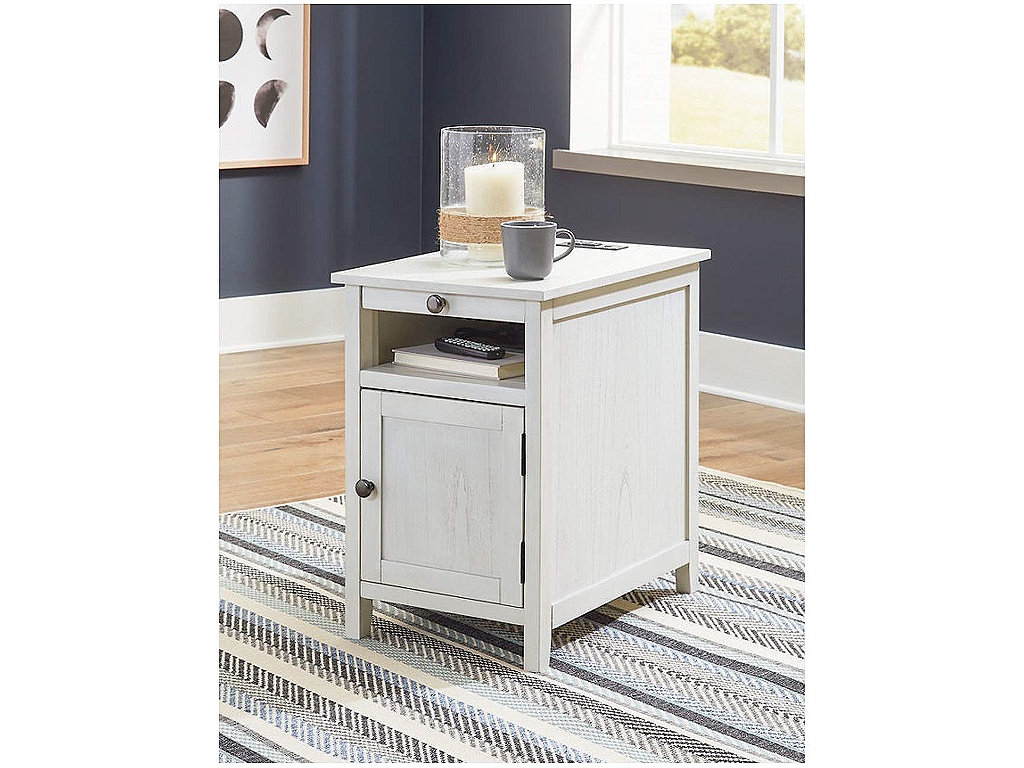 Treytown Chairside End Table - image 1
