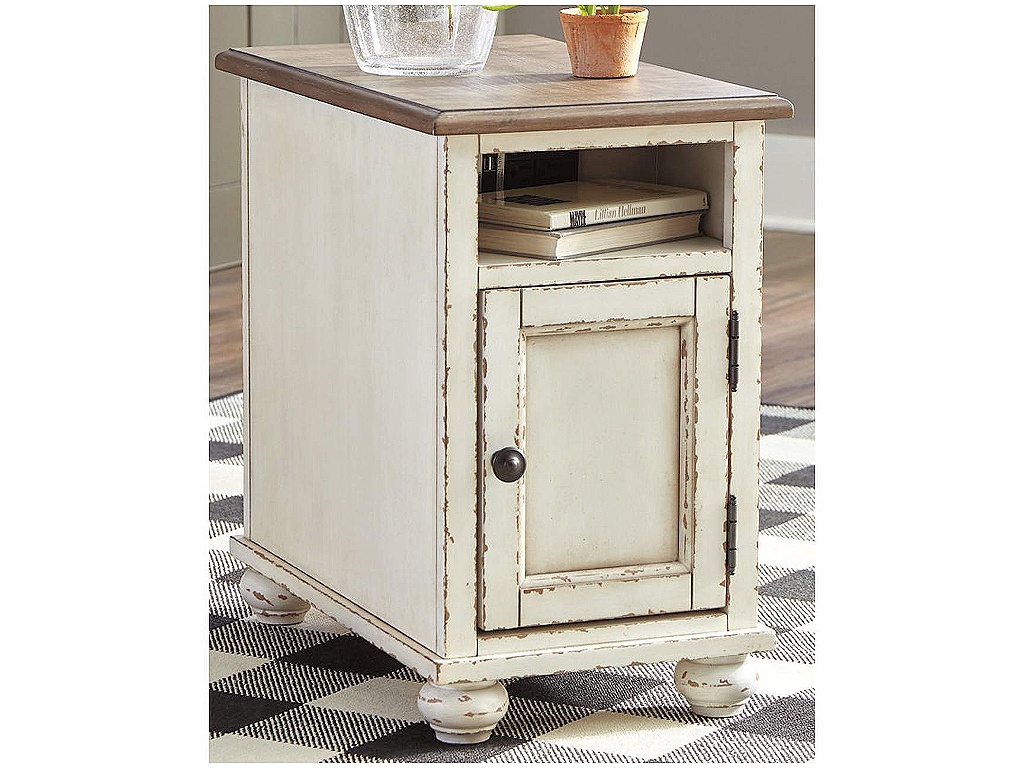 Realyn Chairside End Table - image 1