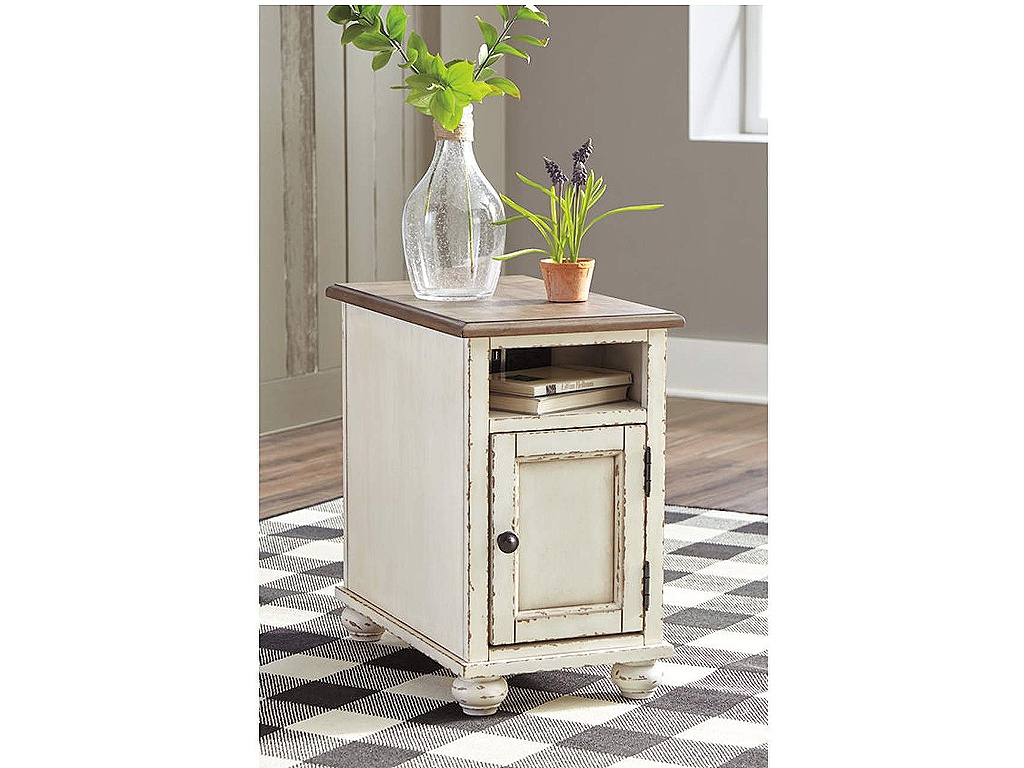 Realyn Chairside End Table - image 2