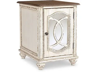 Realyn Chairside End Table