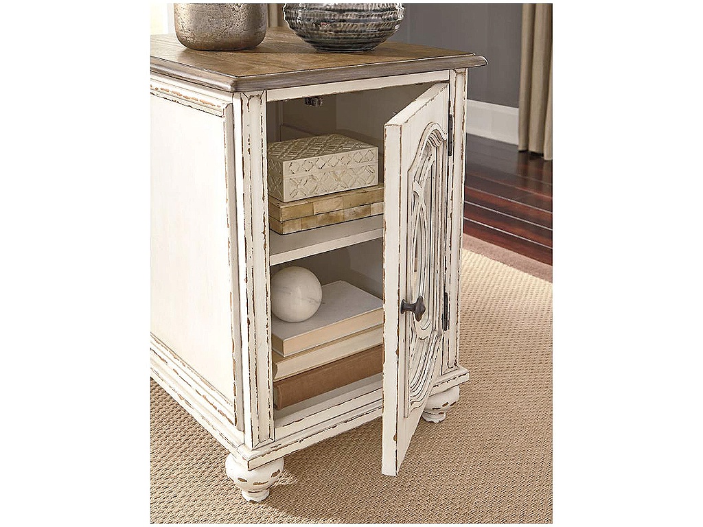 Realyn Chairside End Table - image 6