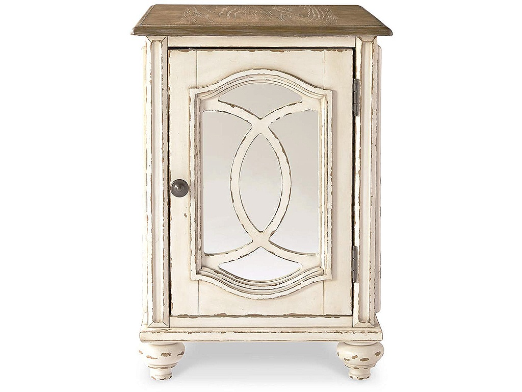 Realyn Chairside End Table - image 2