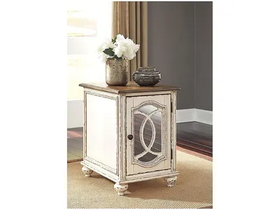 Realyn Chairside End Table