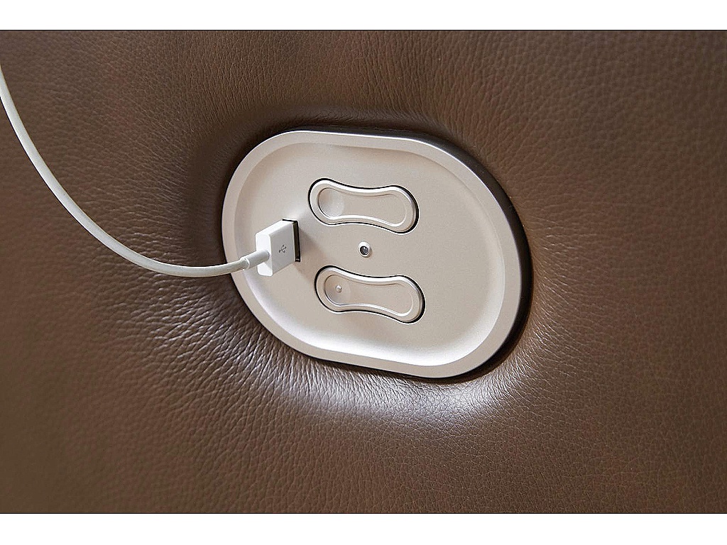VonRyan Power Reclining Sofa - image 5