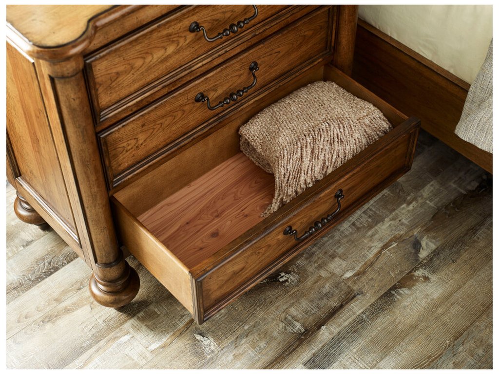 Edmisten Bachelors Chest - image 1