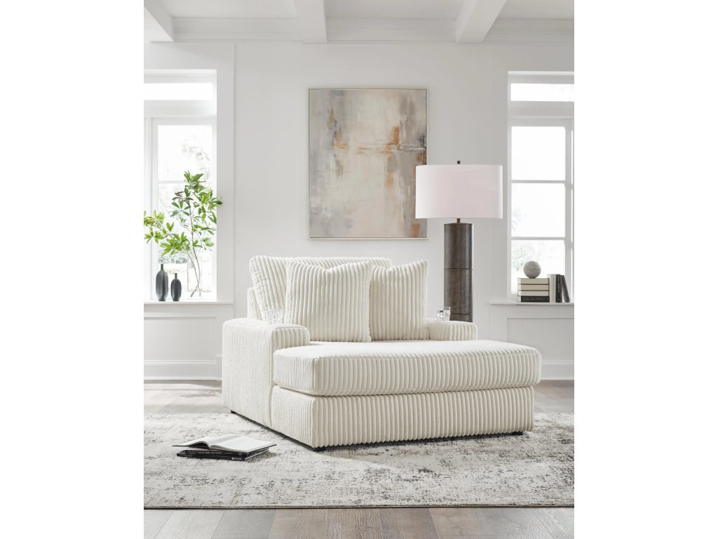 Lindyn Chaise - image 1