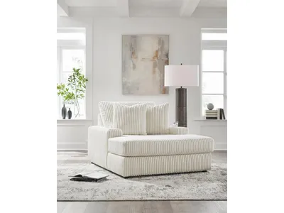 Lindyn Chaise