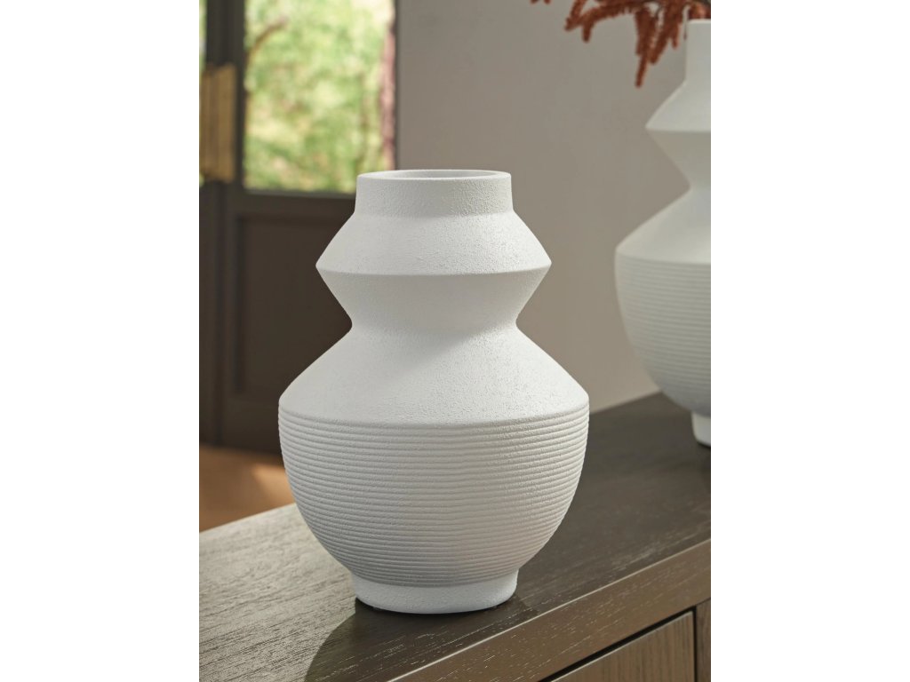 Naveen Vase - image 1