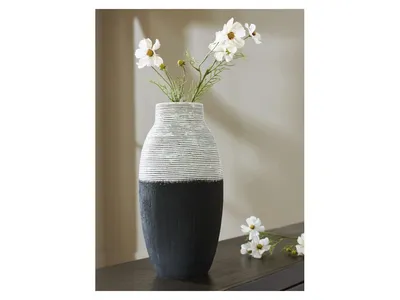 Girtha Vase - Alternative View