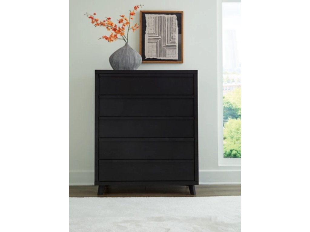 Danziar Queen Bed, Dresser, Mirror, Chest and Nightstand - image 22