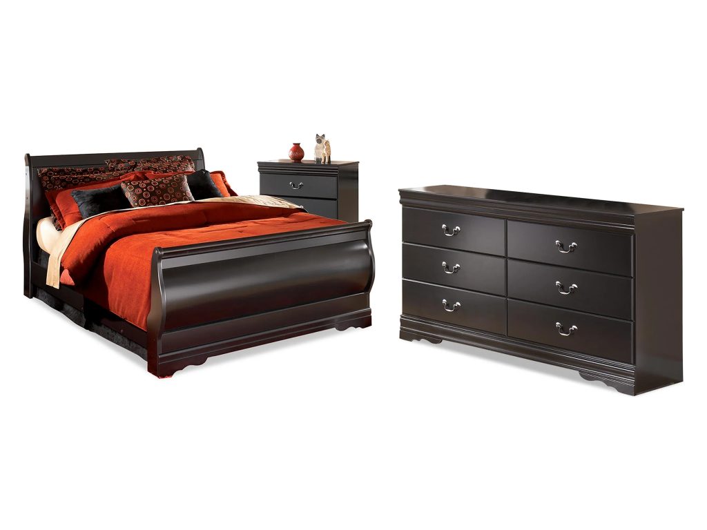 Huey Vineyard Queen Sleigh Bed, Dresser and Chest - main image