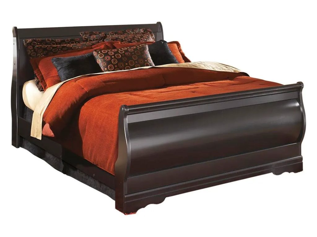 Huey Vineyard Queen Sleigh Bed, Dresser and Chest - image 5