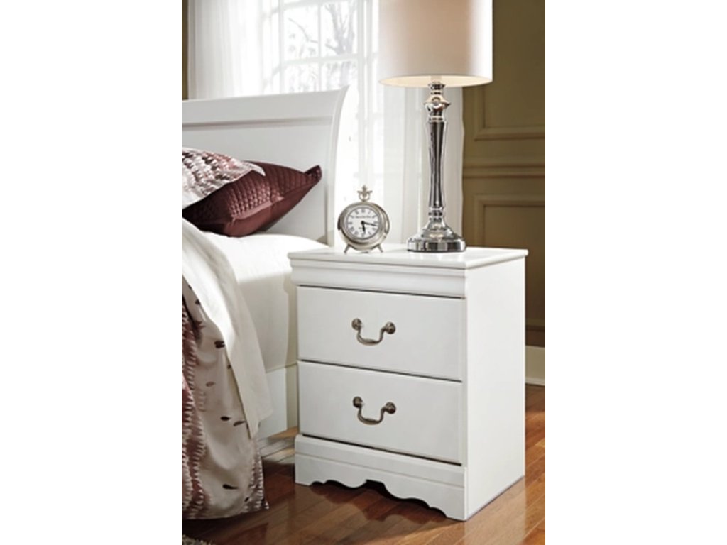 Anarasia Full Sleigh Bed, Chest and Nightstand - image 5