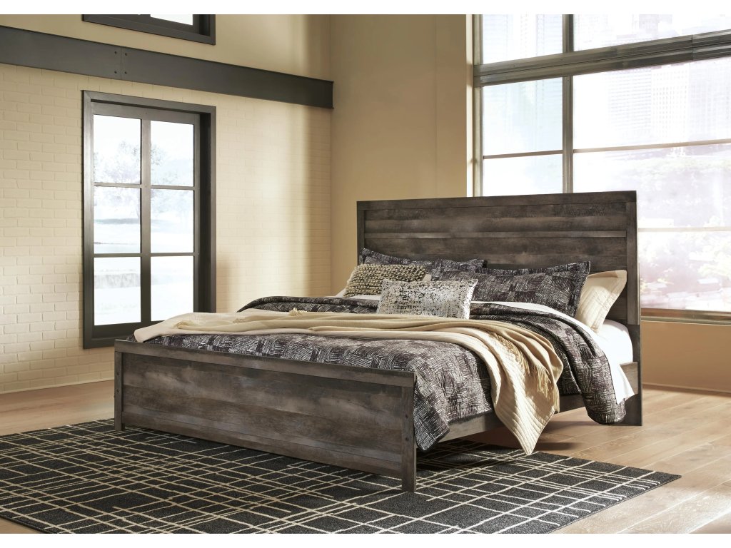 Wynnlow King Panel Bed and 2 Nightstands - image 3