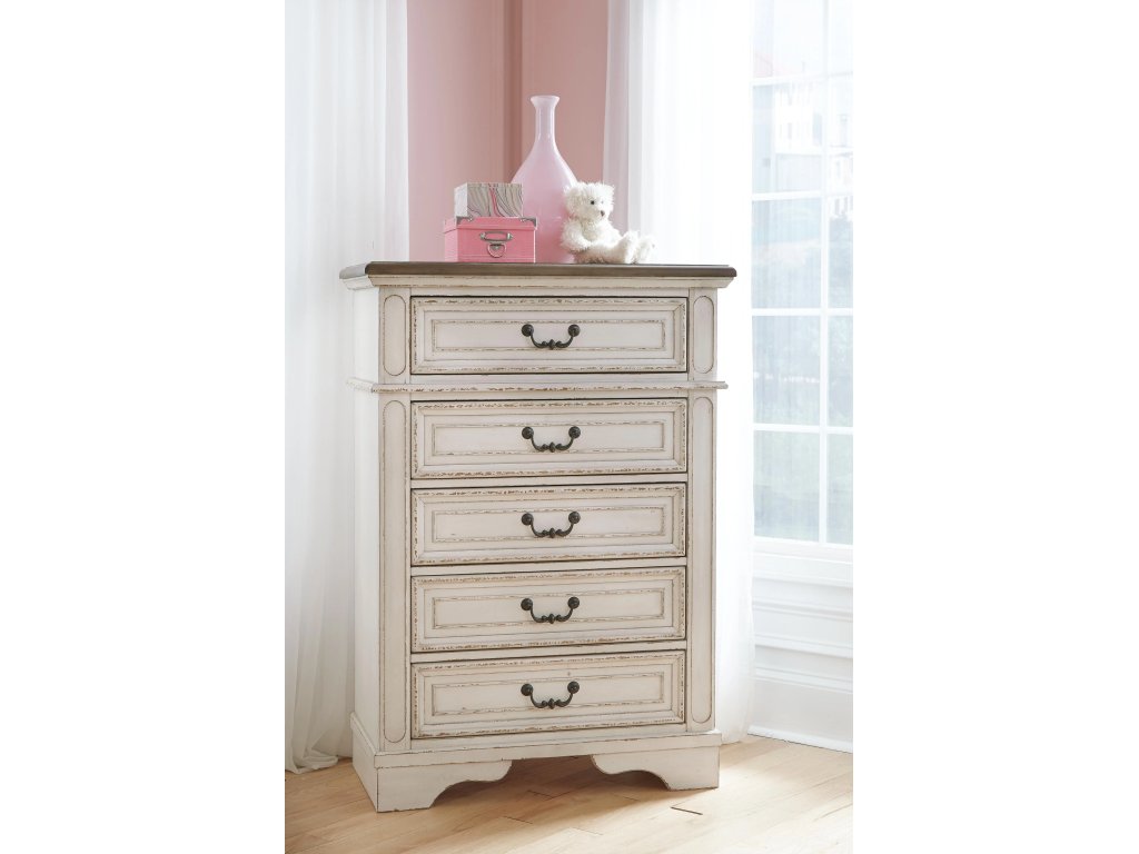 Realyn Full Panel Bed, Dresser, Mirror and Chest - image 11