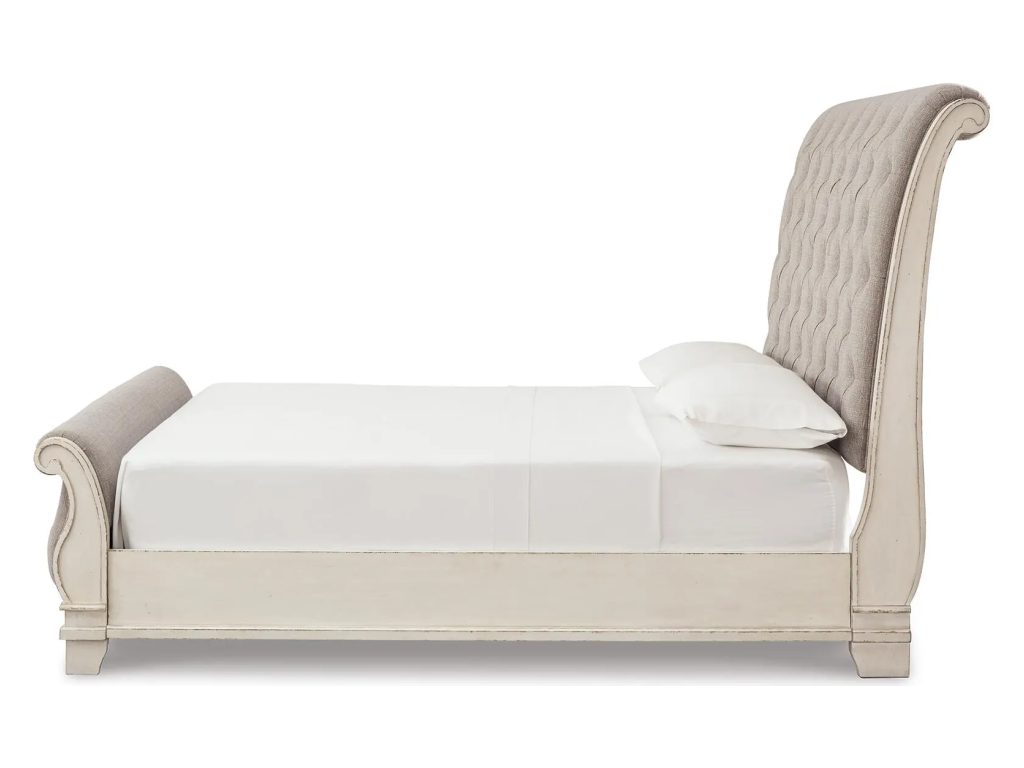 Realyn King Sleigh Bed, Dresser and 2 Nightstands - image 7