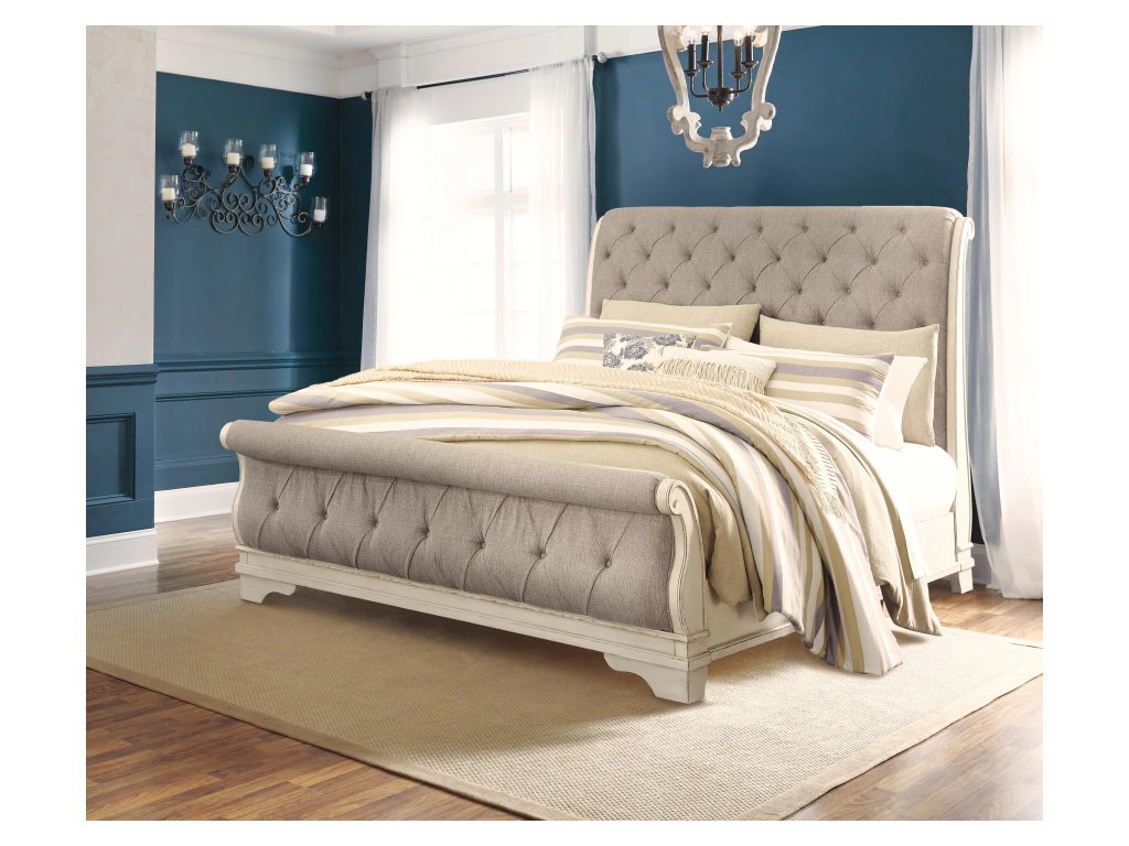 Realyn King Sleigh Bed, Dresser and 2 Nightstands - image 15