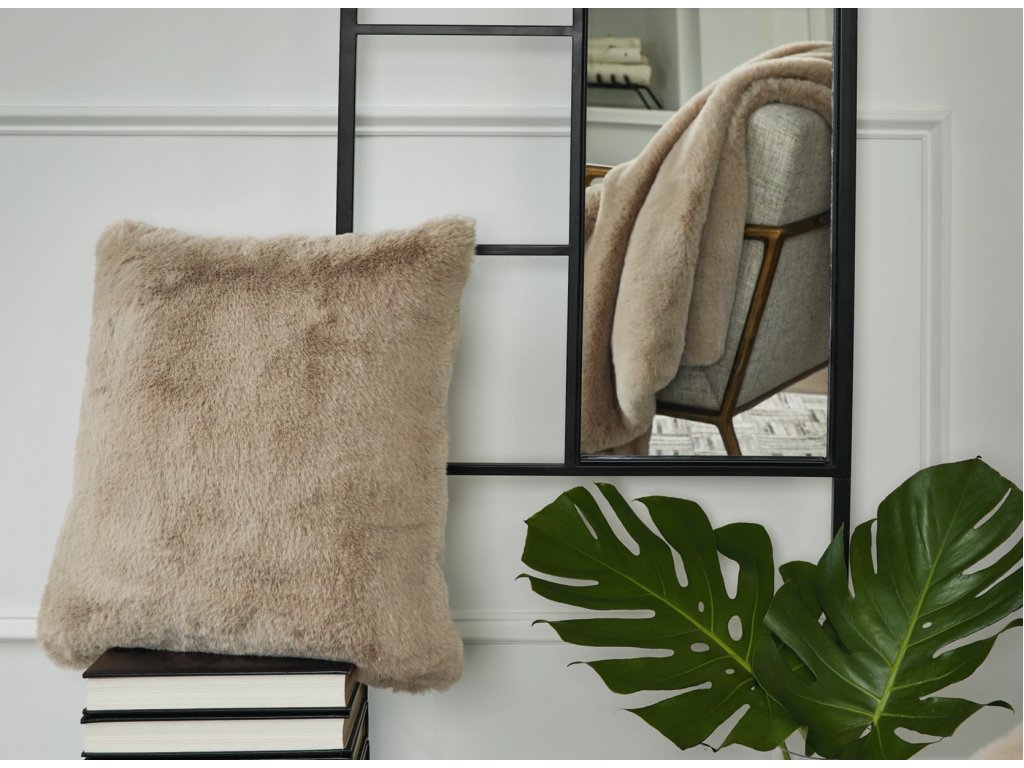 Gariland Pillow (Set of 4) - image 1