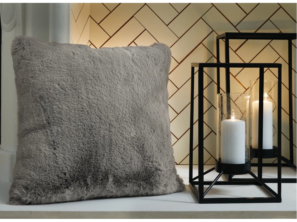 Gariland Pillow - image 1