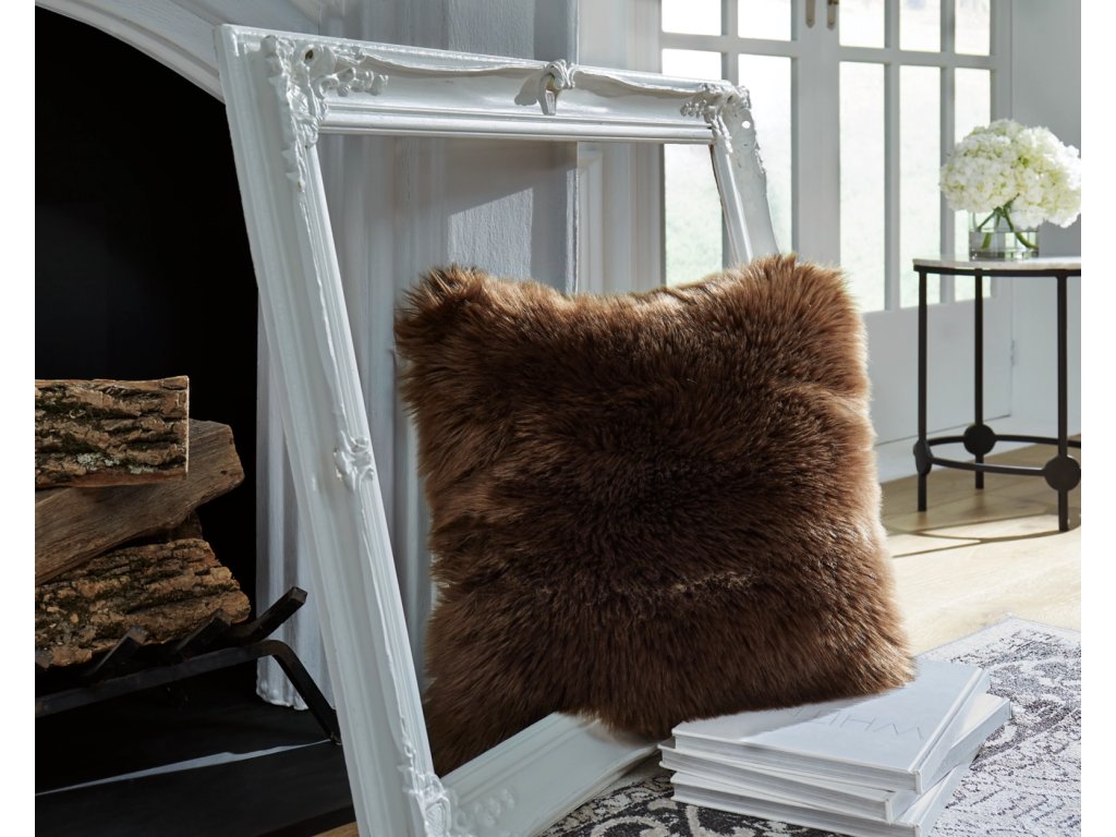 Bellethrone Pillow (Set of 4) - image 1