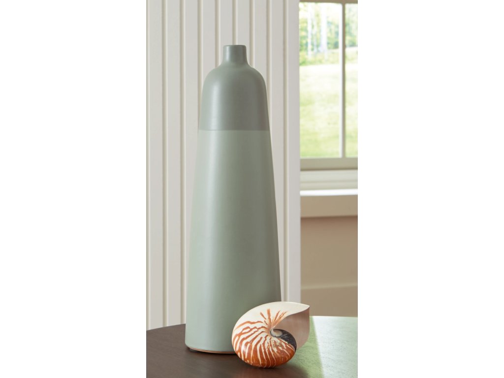 Peerland Vase - image 1