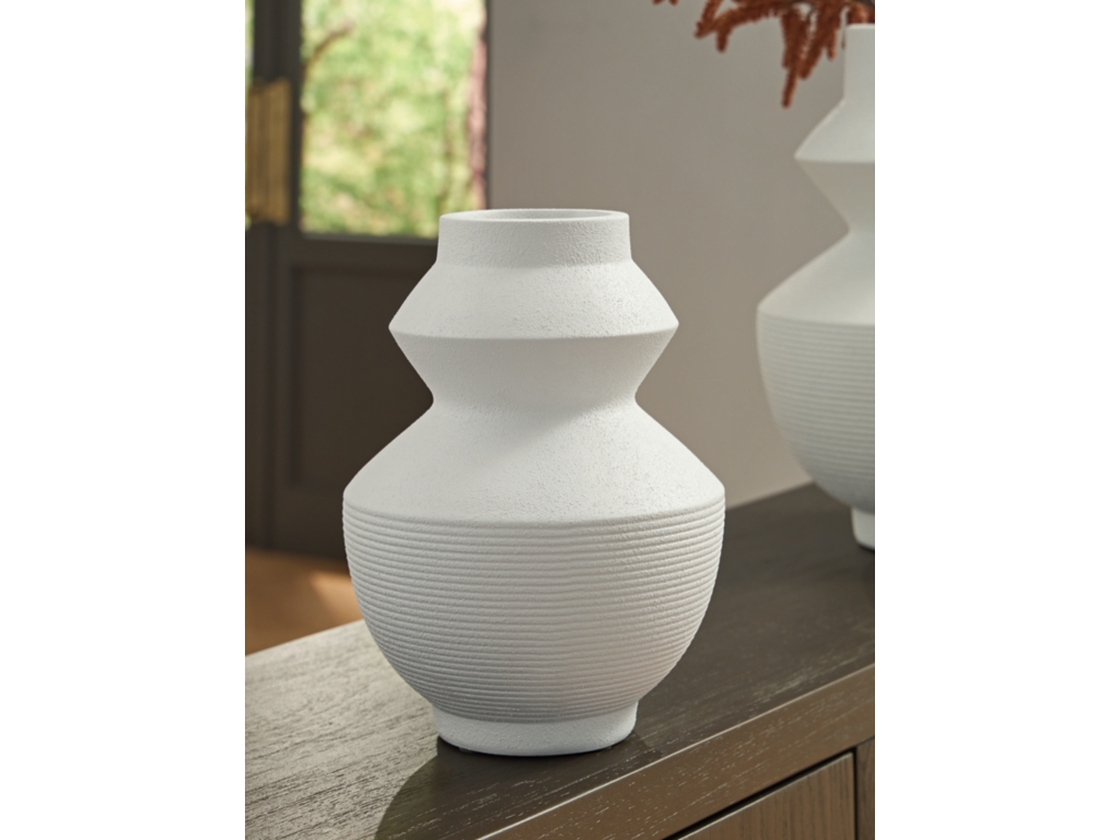 Naveen Vase - image 1