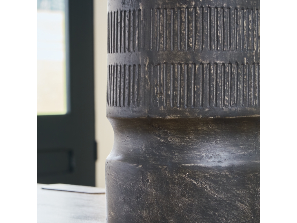 Beninworth Vase - image 3