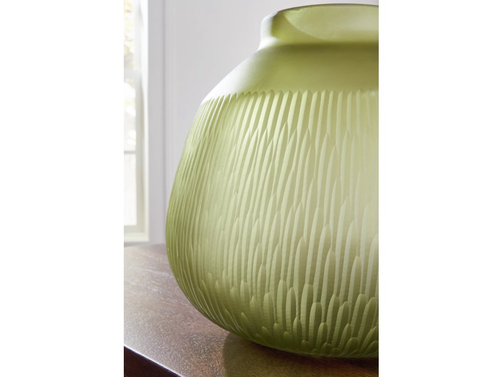 Scottyard Vase - image 2