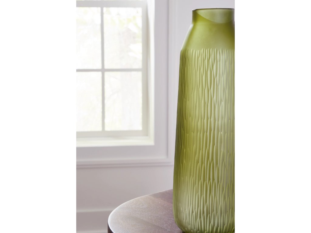 Scottyard Vase - image 2