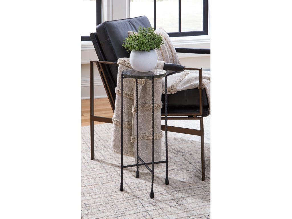 Newgoren Accent Table - image 1