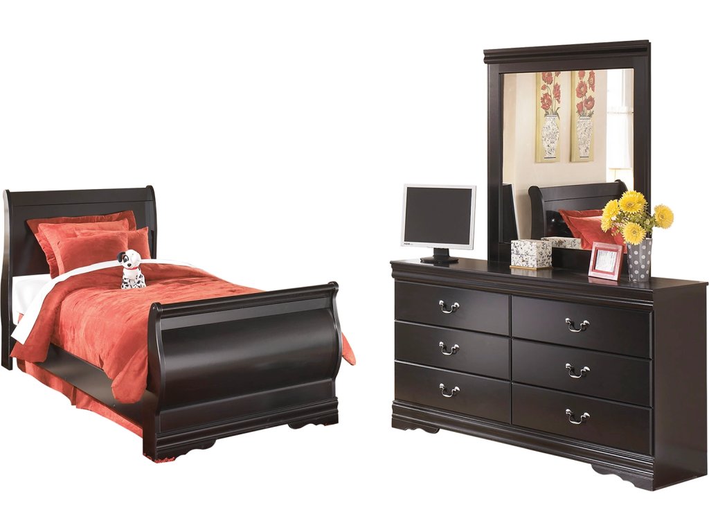 Huey Vineyard Full Sleigh Bed with Dresser and Mirror - main image