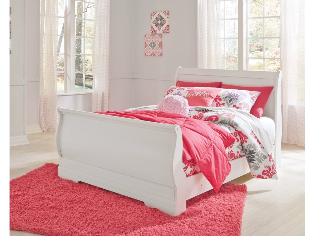 Anarasia Full Sleigh Bed, Chest and Nightstand - image 4