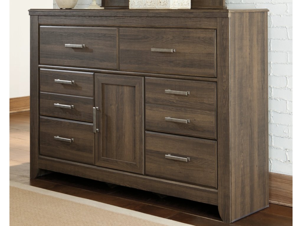Juararo Queen Poster Bed, 2 Dressers, Mirror and 2 Nightstands - image 15