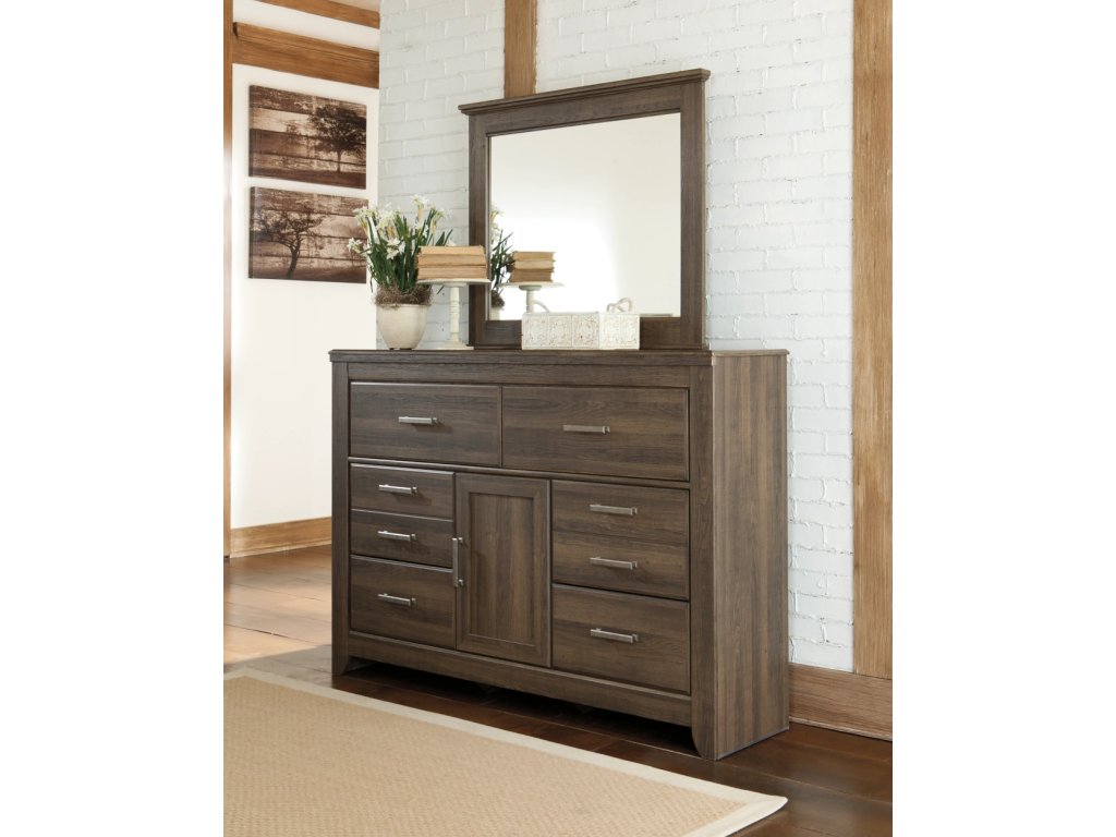 Juararo Queen Poster Bed, Dresser and Mirror - image 3