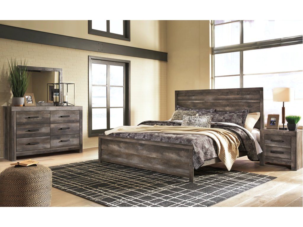 Wynnlow King Panel Bed with Mirrored Dresser and Nightstand - main image