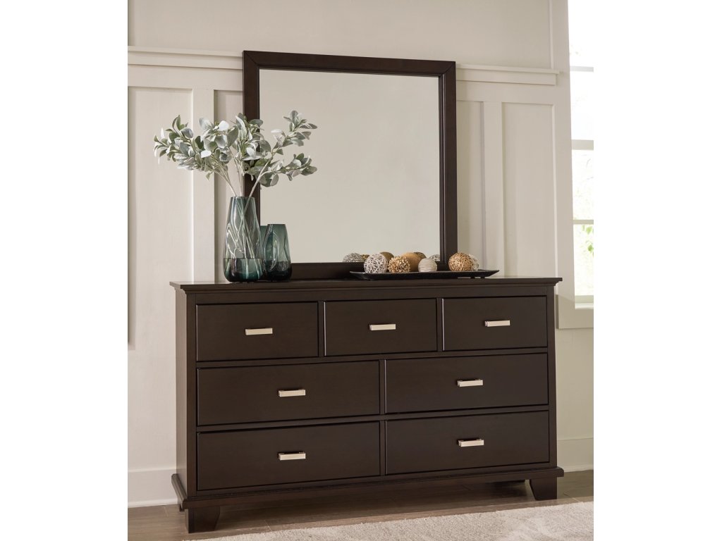 Covetown Queen Panel Bed, Dresser, Mirror, Chest and Nightstand - image 15