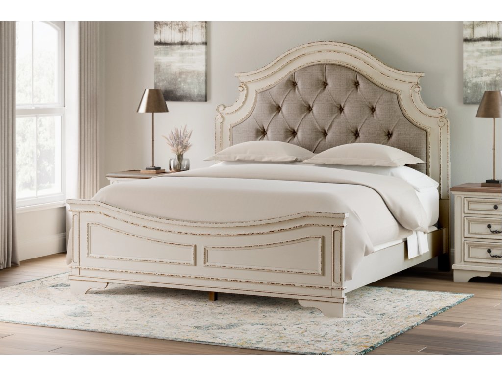 Realyn King Panel Bed, Dresser and 2 Nightstands - image 8