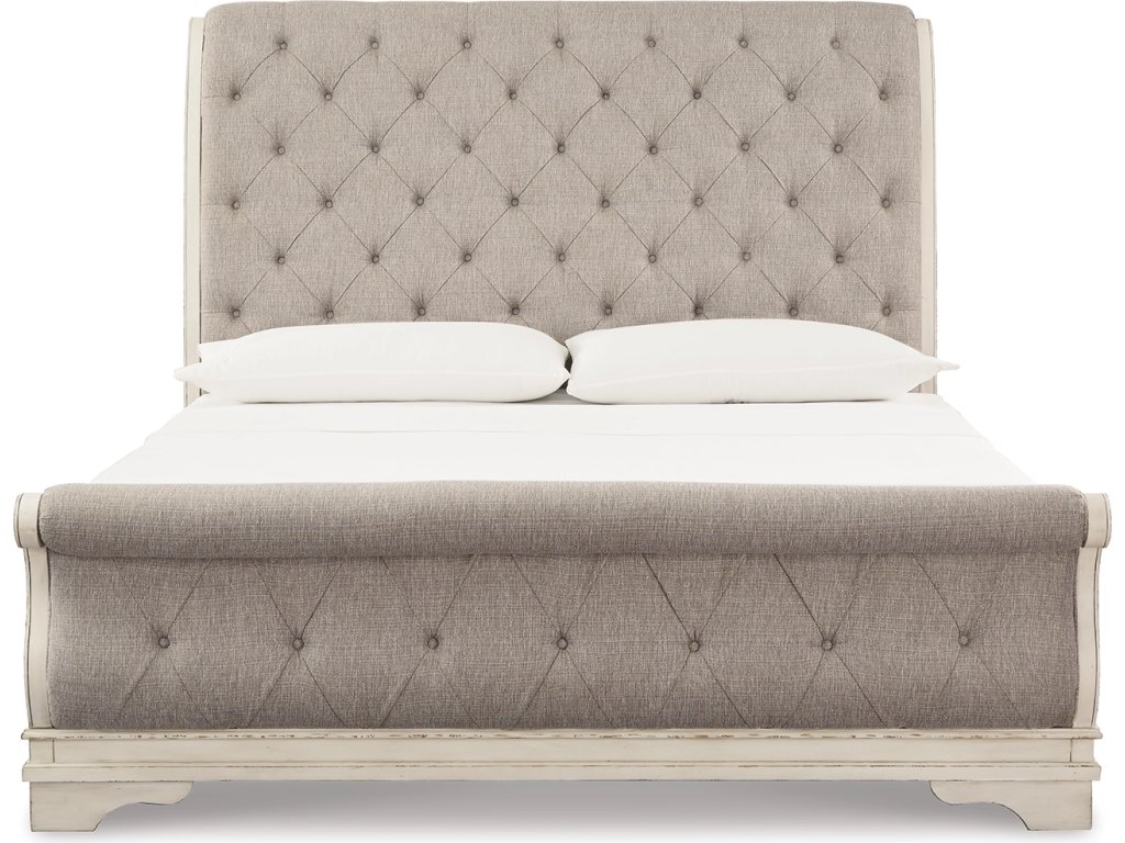 Realyn King Sleigh Bed, Dresser and 2 Nightstands - image 5