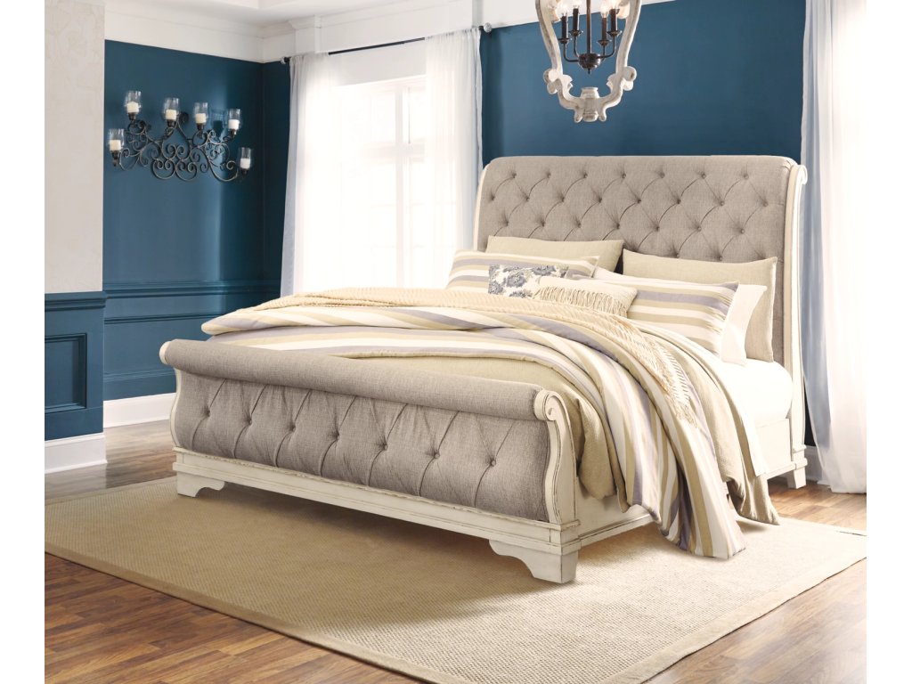 Realyn King Sleigh Bed, Dresser and 2 Nightstands - image 15