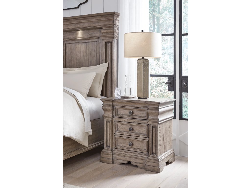 Blairhurst Queen Panel Bed, Dresser, Mirror and 2 Nightstands - image 11