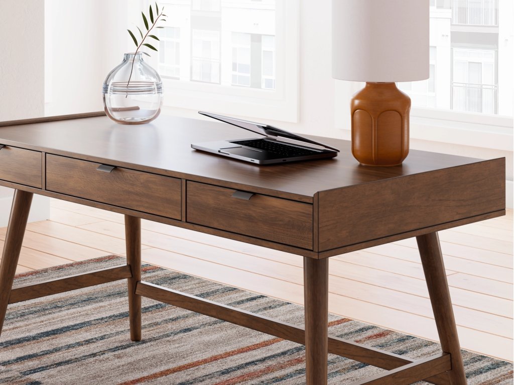 Lyncott 60" Home Office Desk - image 9