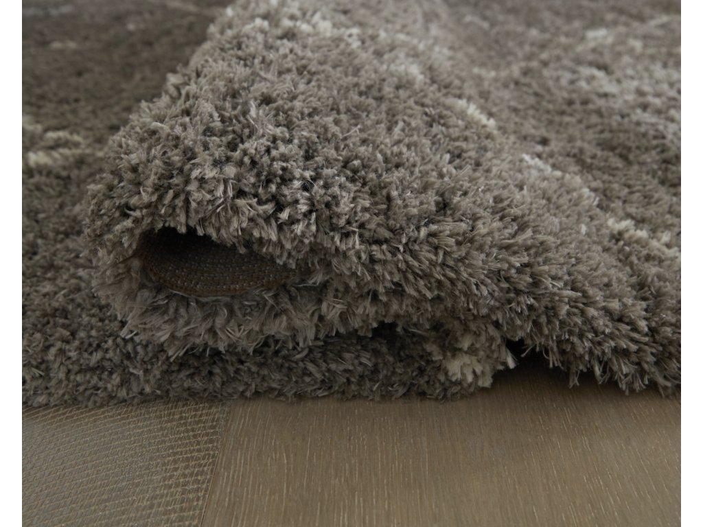 Wrenlow 8' x 10' Rug - image 3