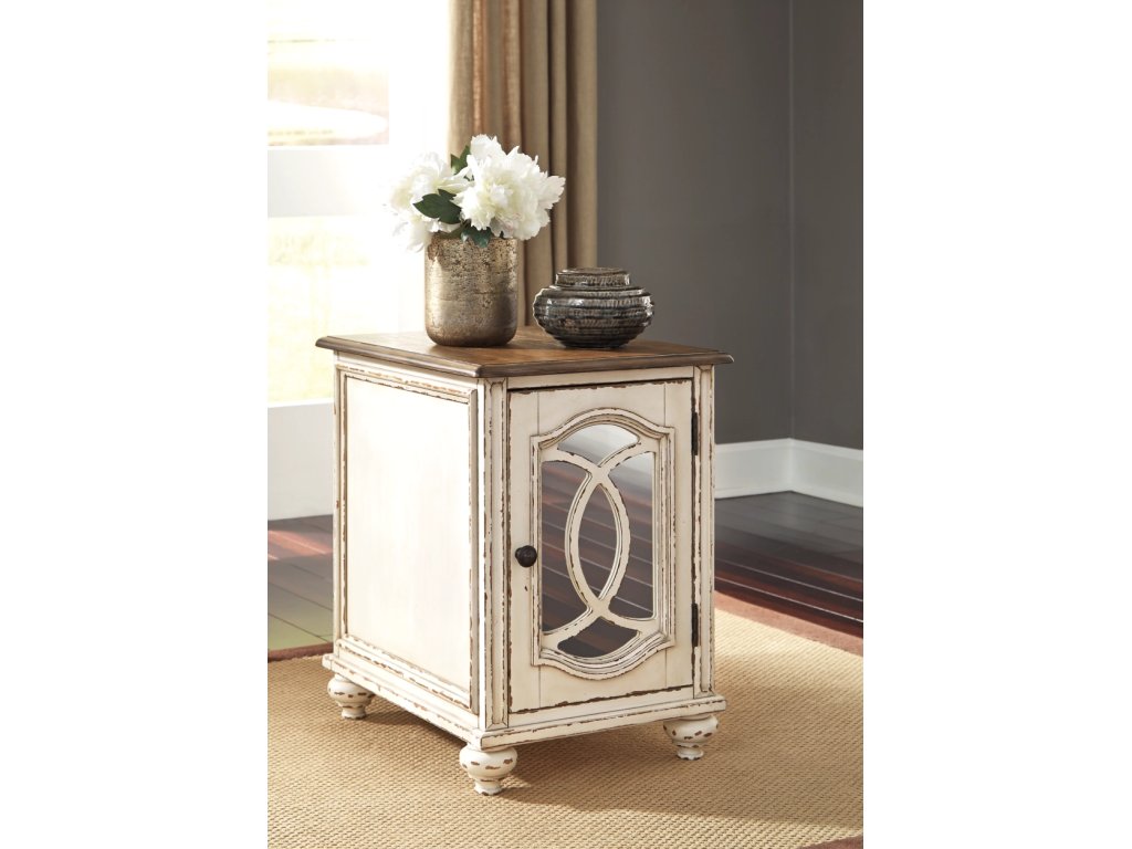 Realyn Chairside End Table - image 1